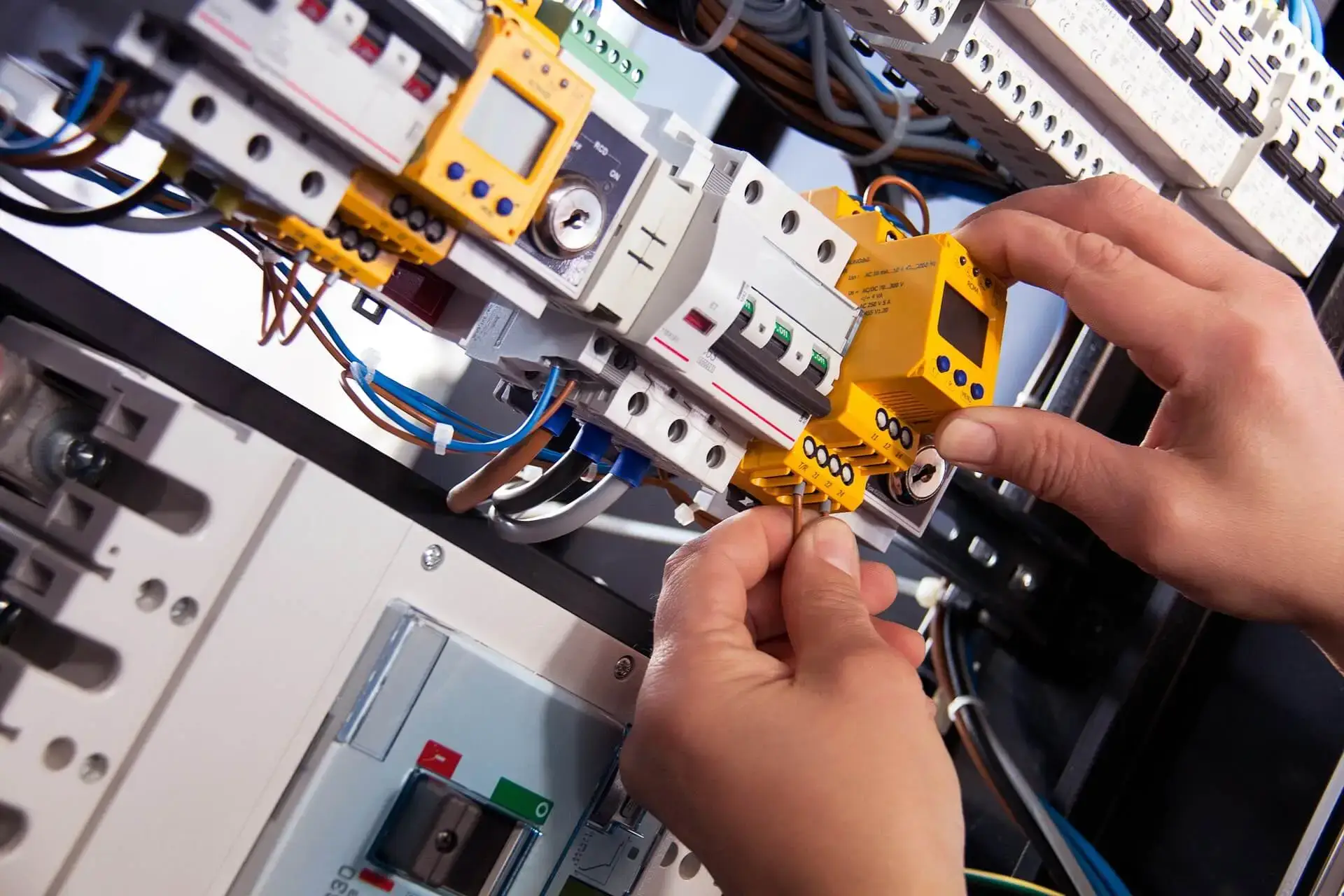Certified electricians in South Tottenham